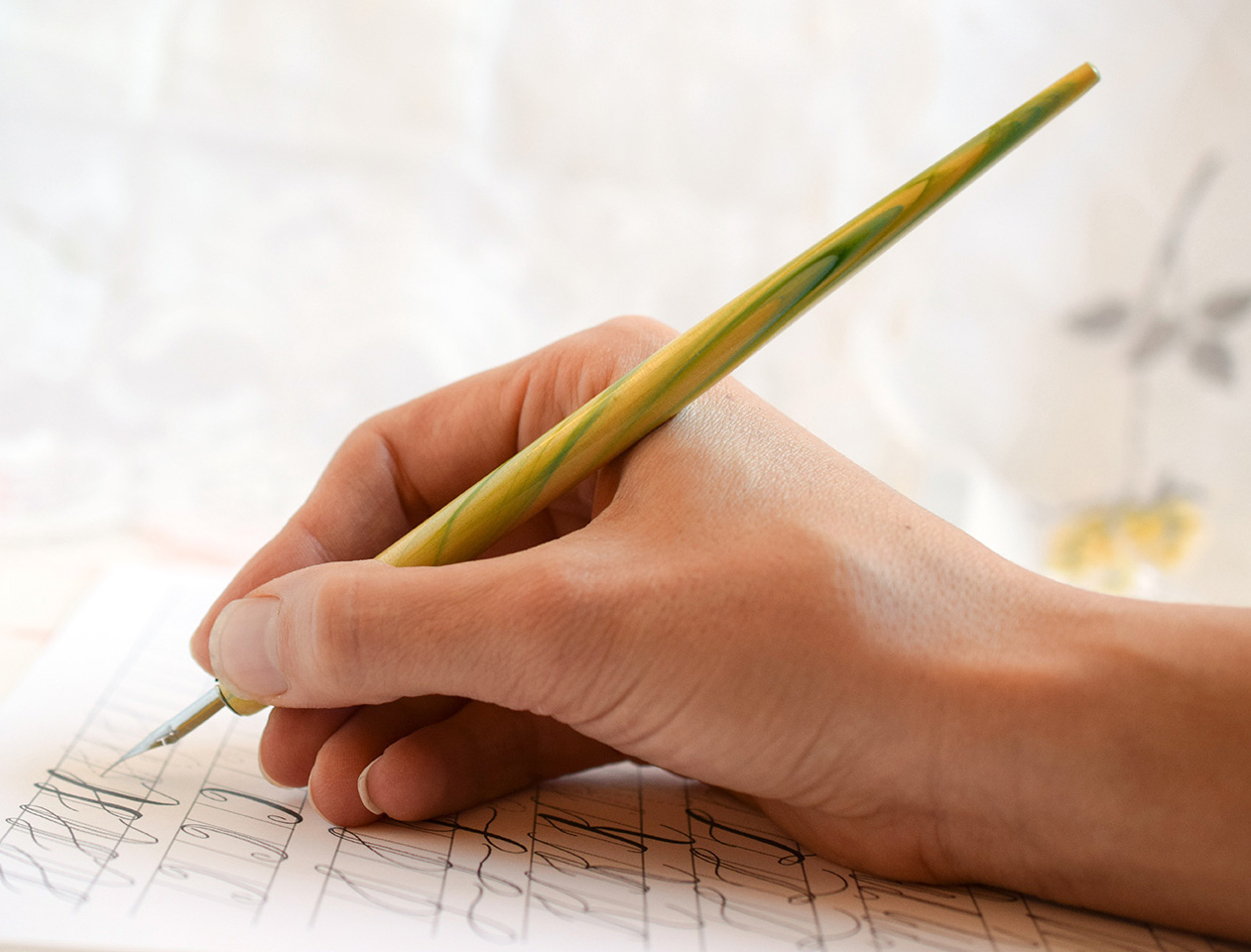 How to Hold a Calligraphy Pen (Includes Videos)