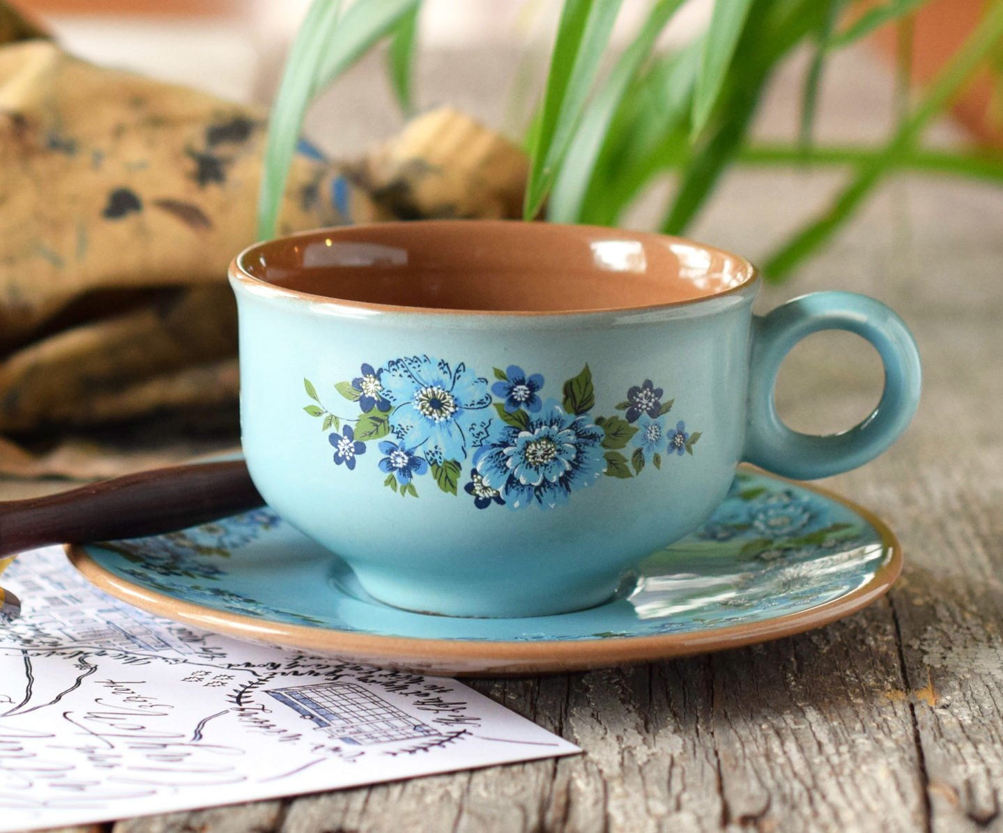 These cups feature a cheerful 1960's color scheme and floral motif!