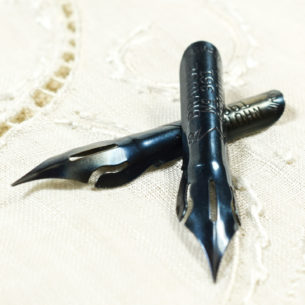 The Brause Steno (a.k.a. "Blue Pumpkin) nib gets its name from its color and its rounded tip.